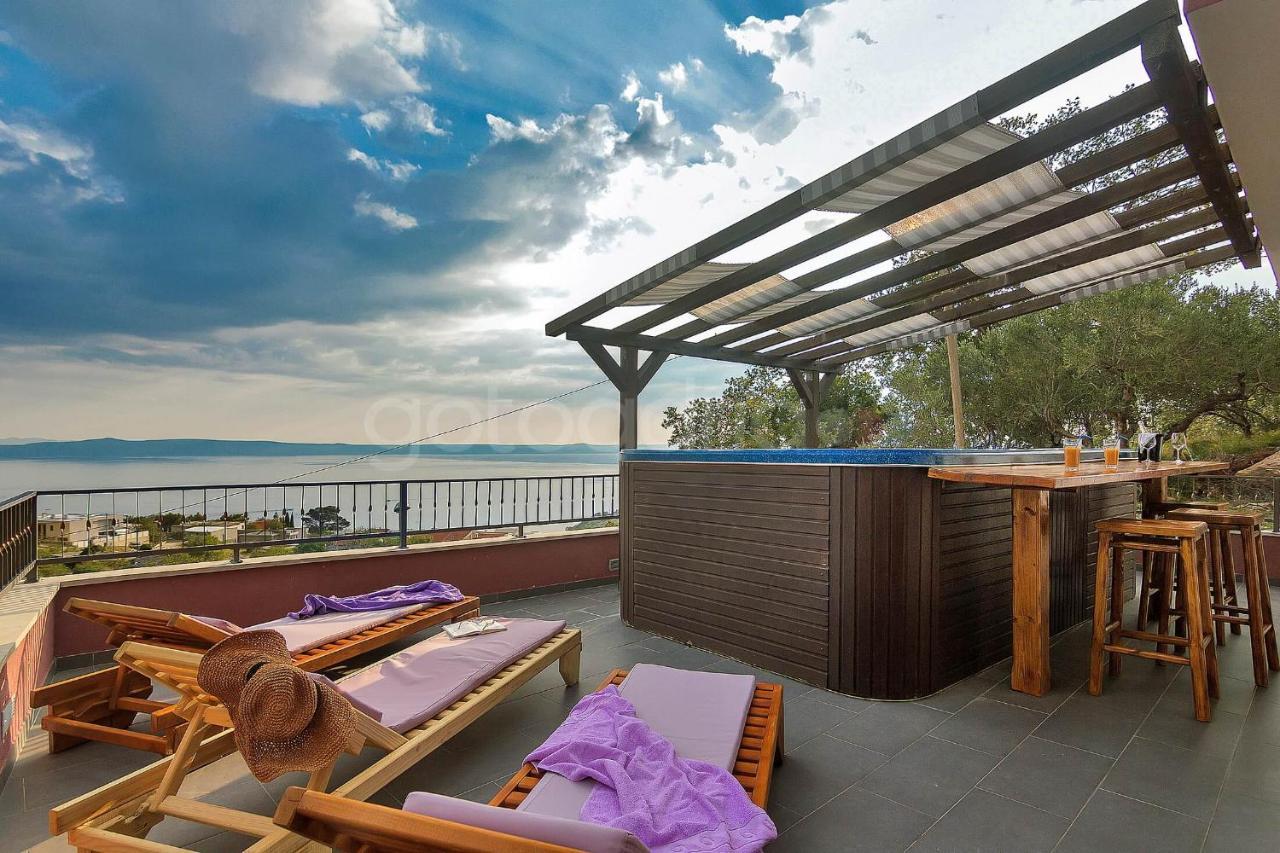 Holiday Home Darius With Hot Tub Makarska Bagian luar foto