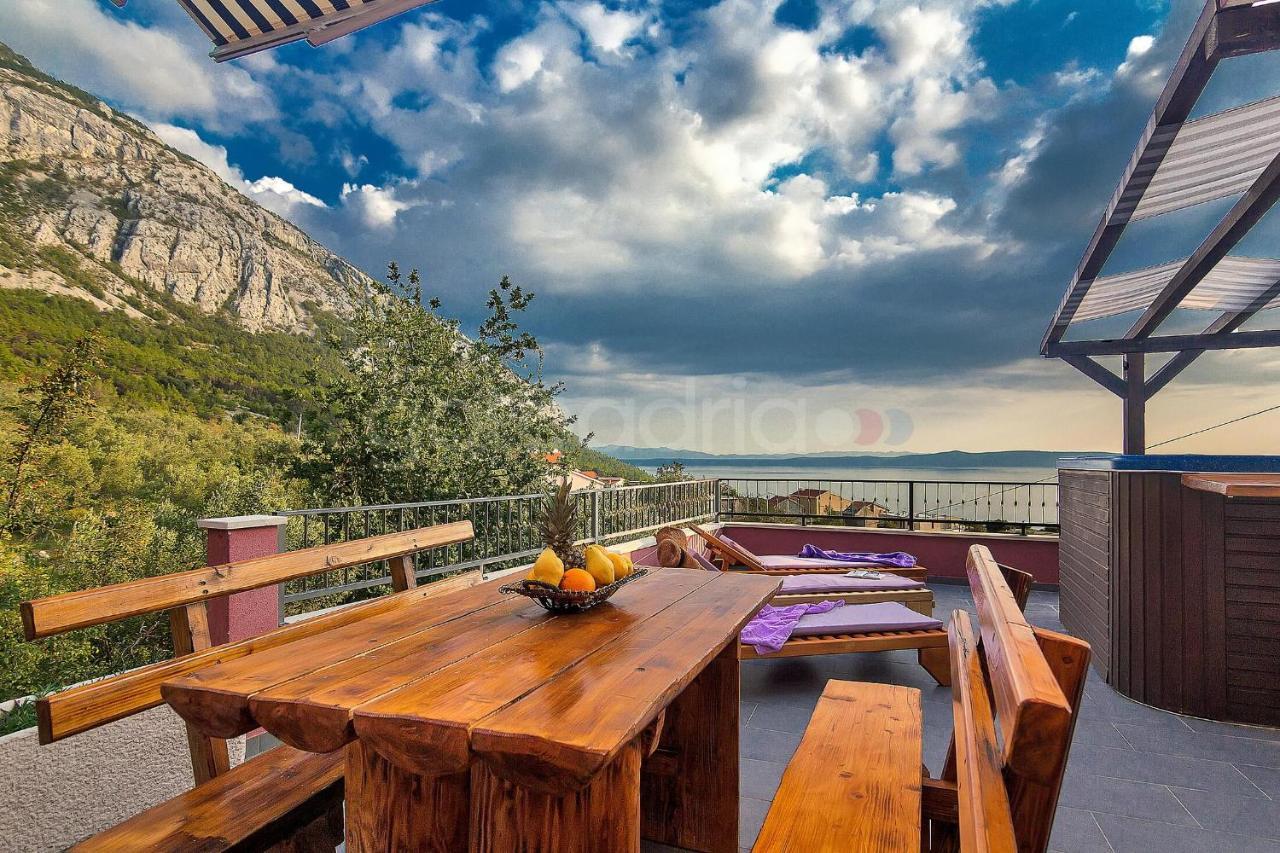Holiday Home Darius With Hot Tub Makarska Bagian luar foto