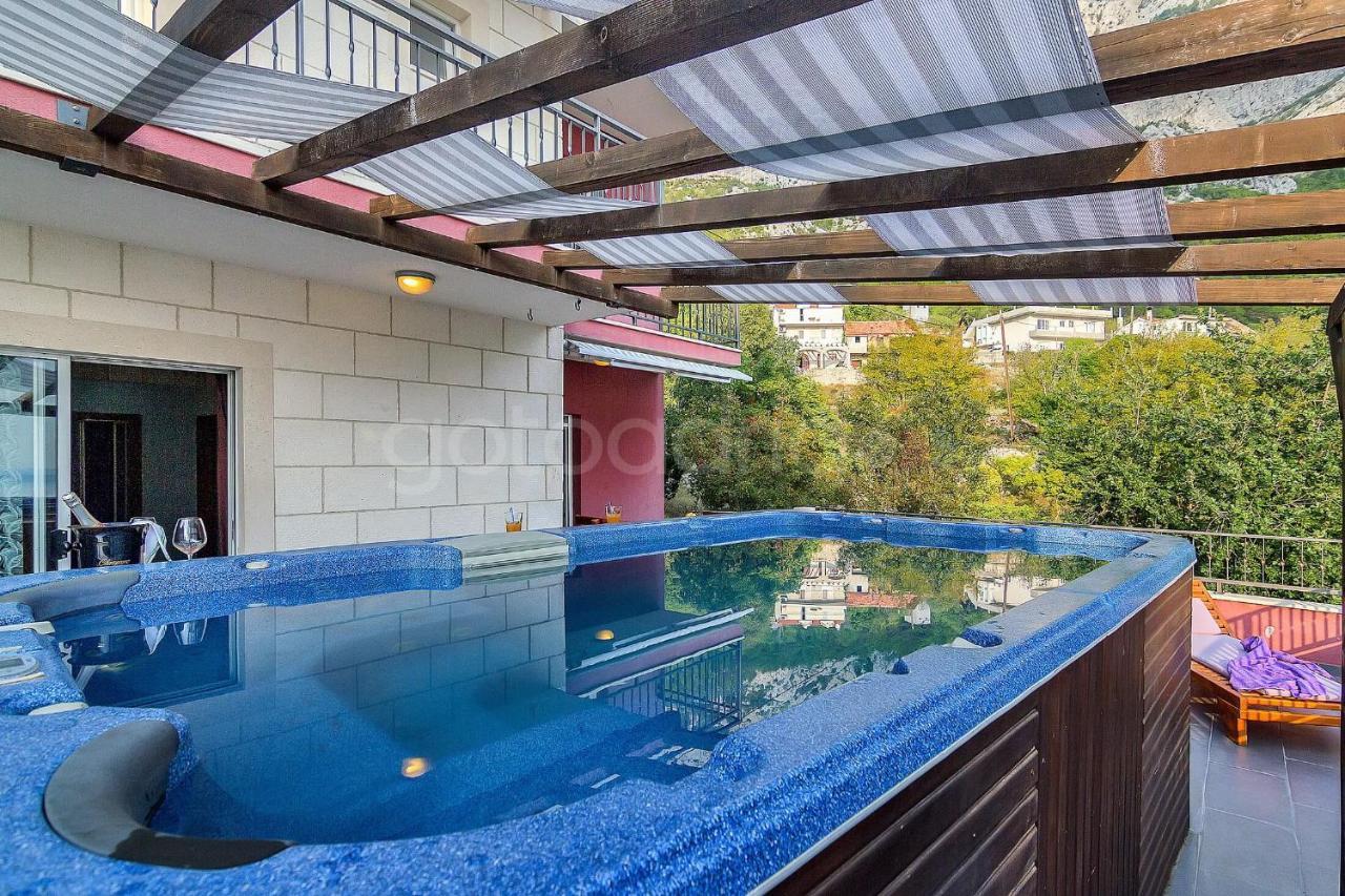 Holiday Home Darius With Hot Tub Makarska Bagian luar foto