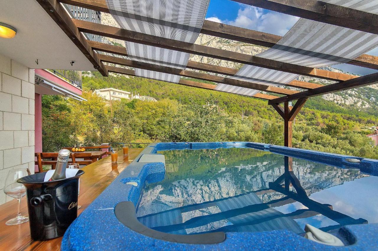 Holiday Home Darius With Hot Tub Makarska Bagian luar foto
