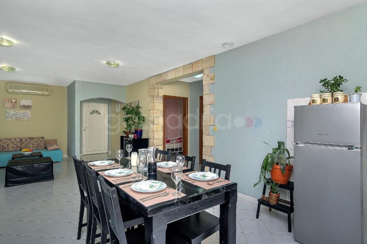 Holiday Home Darius With Hot Tub Makarska Bagian luar foto